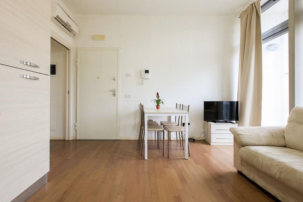 Red Line Apartments Milano Bagian luar foto